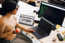 ASUS Tawarkan Laptop...