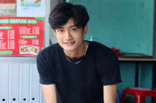 Mirip Oppa Korea, Pedagang...