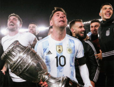 Lionel Messi Terharu...