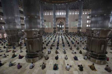 Masjid Istiqlal Gelar...