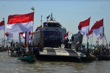 Ratusan Nelayan Serbu...