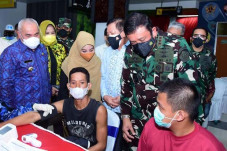 Serbuan Vaksinasi TNI...