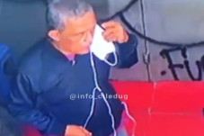 Pria Paruh Baya Gasak...