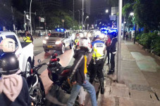 Polisi Pertimbangkan...