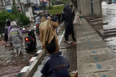 Pemkot Makassar Pertimbangkan...