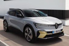 Renault Kembangkan Mobil...