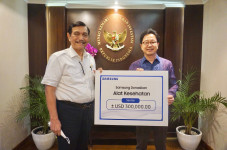 Samsung Salurkan Bantuan...