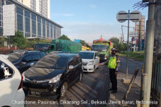 Terjadi Antrean Kendaraan...