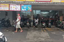 Tidak Ada Imbauan, Minimarket...