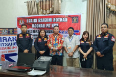 Jemput Bola, Imigrasi...