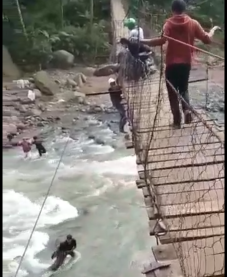 Tergelincir Saat Lintasi...