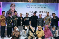 Beri Kuliah Umum di...