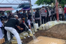 Musnahkan Ribuan Liter...