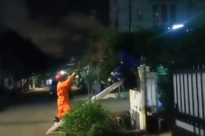 Aksi Heroik Petugas...