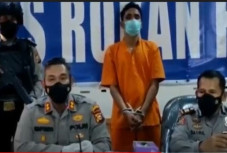 Pria yang Kapak Perut...