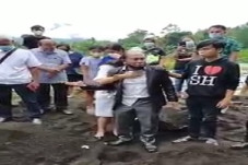 Video Keluarga Bongkar...