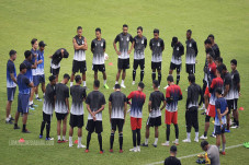 Pelatih Bhayangkara...