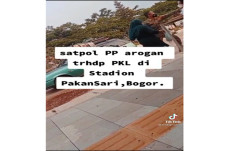 Satpol PP Bogor Cekik...