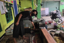Ibu Muda Curi HP Jamaah...