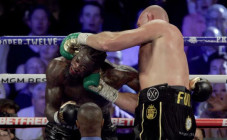 Tyson Fury Pensiunkan...