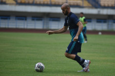 Liga 1: Persib Bandung...