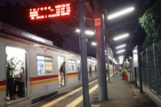 Pohon Tumbang di Stasiun...