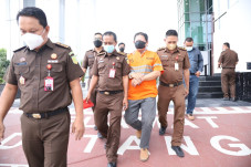 5 Jam Diperiksa Kejati...