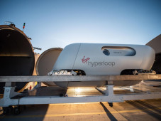 Hyperloop Kecepatan...