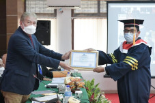 Achmad Baidowi Raih...