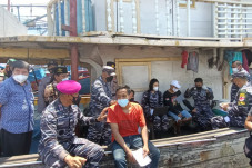 6 Bulan di Laut, Nelayan...