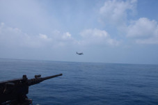 Melintas Batas Laut...
