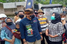 Ngefans, Mahasiswi Puji...