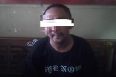 Tusuk Pegawai Angkringan...
