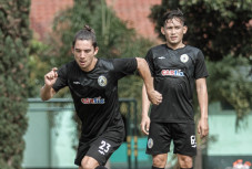 Liga 1: Bentrok Madura...