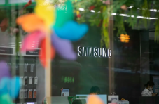 Tesla Gandeng Samsung...