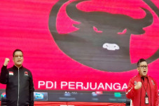 Megawati Akan Pakai...