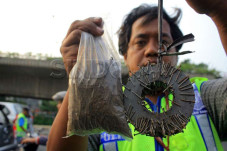 Tukang Tambal Ban Ranjau...