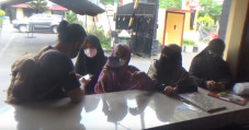 Keterlaluan! Nenek Jukir...