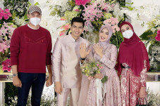Suami Kartika Putri...