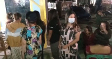 Puluhan Wanita Seksi...