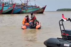 Terpeleset saat Foto...