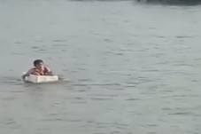 Kenakan Seragam Bocah...