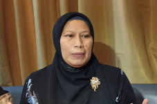 Guru SMA Anak Nia Daniaty...