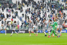 Juventus Menang Lagi,...