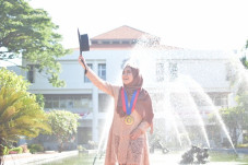 Usia 24 Tahun, Diva...