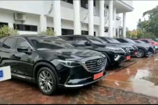 Bupati dan Wabup Karawang...