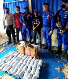 Bawa 48 Kg Bahan Peledak,...
