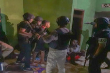 Pasukan TNI-Polri Sergap...