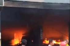 Bengkel Motor Terbakar...