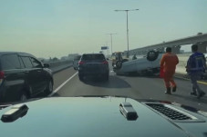 Pecah Ban, Mobil Terguling...